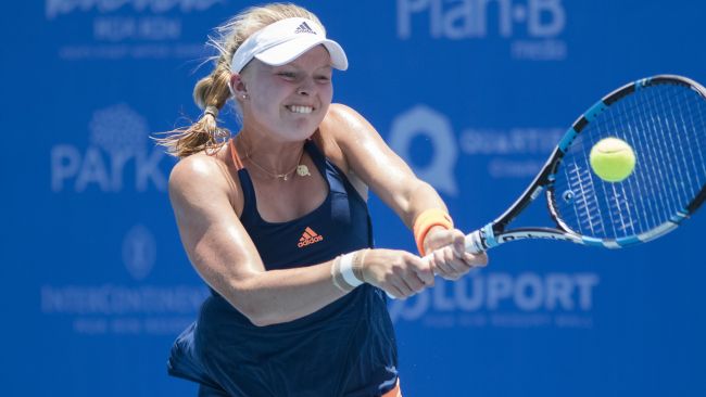 Den britiske tennisspiller Harriet Dart undskylder efter at have bedt sin rival om at "tage deodorant på"
