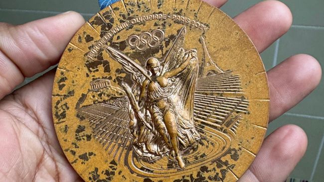 Over 100 medaljer fra Paris 2024 blev returneret til de olympiske leges organisationskomité efter alvorlig nedbrydning
