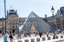 media/12/louvreremainsclosed_4761213t.jpg