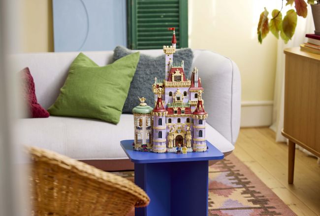 Lego og Disney slår sig endnu en gang sammen om Skønheden og Udyret slotssæt