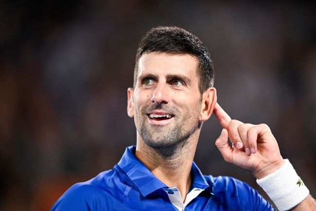 Australsk journalist undskylder over for Novak Djokovic efter "hån mod serbiske fans" på live-tv