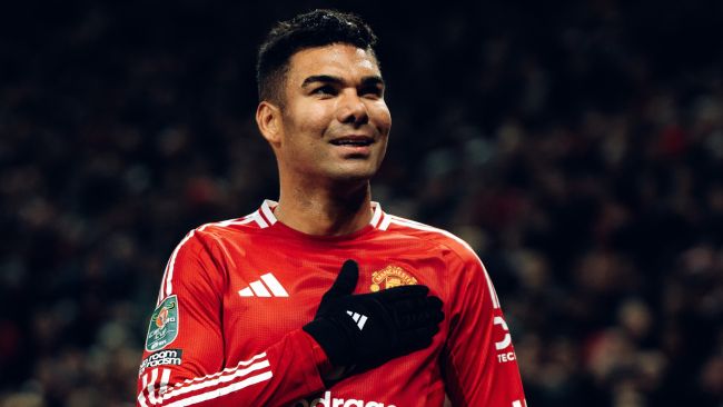 Manchester United vender tilbage til formen med en 5-2-sejr i Van Nistelrooys første kamp
