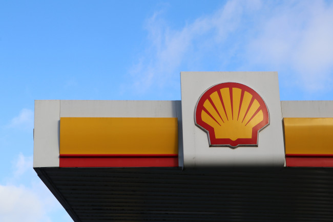 Shell hævdede at have fortsat med at pumpe olie gennem den nigerianske rørledning trods kendte forureningsbeviser