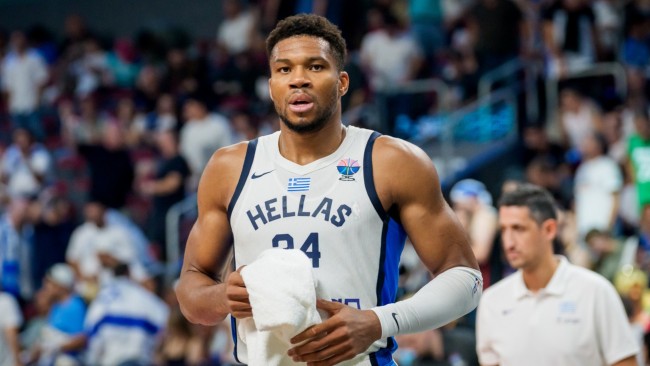 Milwaukee-ikonet Giannis Antetokounmpo blev byttet til Miami Heat efter 13 år