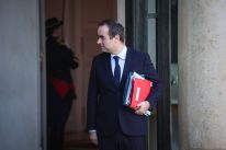media/18/frenchgovernmentsurvives_4791873t.jpg