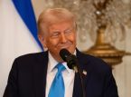 "Lad olien flyde," siger Trump, mens USA, Iran, accepterer en forel&oslash;big fredsaftale