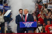 media/22/vancebackstrump_4842283t.jpg