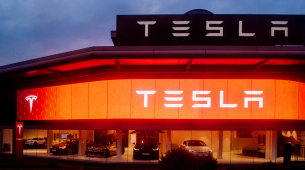 Musk påstår fejlagtigt, at Tesla FSD er 10 gange mere sikker end almindelig menneskelig kørsel