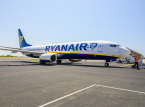 Flyselskabet Ryanair unders&oslash;ges for at opkr&aelig;ve ekstra for for&aelig;ldre, der kan sidde ved siden af deres b&oslash;rn