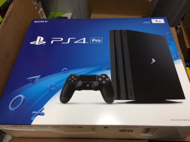 PlayStation 4 Pro bliver sendt ud til butikkerne