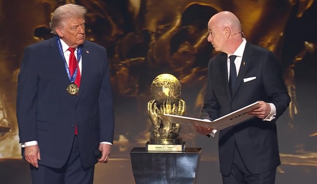 Donald Trump tildelte den første FIFA Fredspris