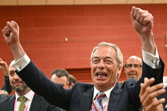 Det er mand mod bin, da Farage går direkte op mod Grev Binface