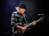 media/44/neilyounggifts_4794463t.jpg