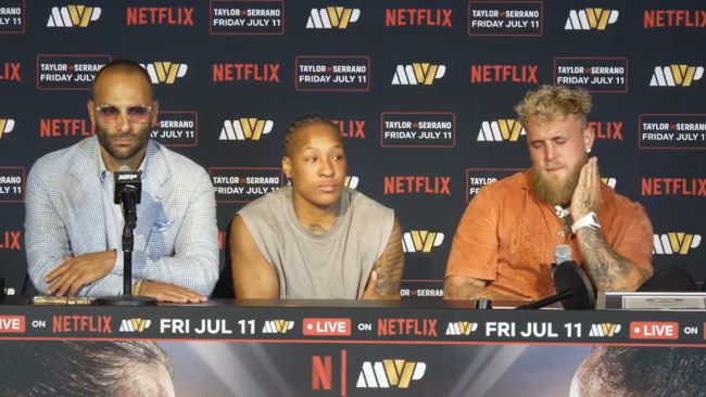 Journalist spørger Jake Paul om seksualisering af kvinder i boksning, bliver mobbet som svar