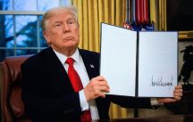 media/49/trumpsignsbill_4734993t.jpg