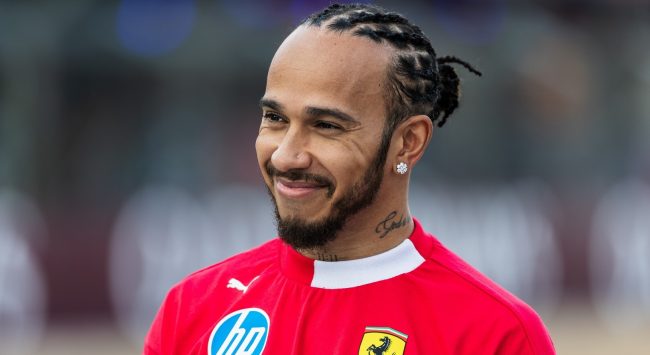 Lewis Hamilton overvejer at blive den eneste sorte kører, der vinder F1 Italiensk GP med Ferrari