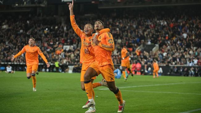 Bellingham og Modrić redder Real Madrid, efter at Vinícius har fået direkte rødt kort i Valencia