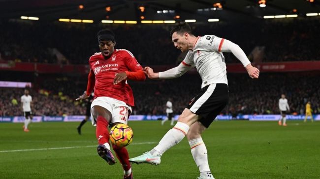 Premier League-kapløbet åbner sig, efter at Nottingham Forest spiller uafgjort med Liverpool 1-1 og overgår Arsenal