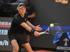 Jannik Sinner UD af Roland Garros efter at have kr&aelig;vet en kontroversiel medicinsk timeout