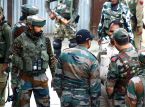 Kashmir: Sp&aelig;ndingerne eskalerer, da Pakistan tester missiler, og Indien beordrer sikkerheds&oslash;velser