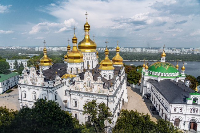 Historisk Kyiv-katedral fra det 11. århundrede ramt af russiske angreb: ni mennesker døde i de seneste angreb