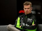 Nico Hulkenberg lykønsket af F1-kørerne efter sin første podieplads nogensinde i 15 år