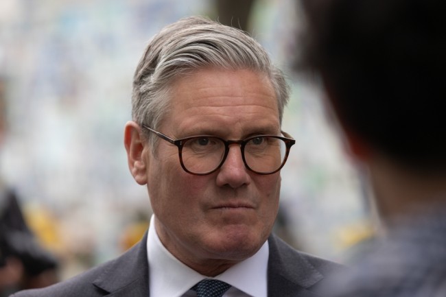 Førsteministeren træder tilbage fra Keir Starmers regering, da flere opfordrer til premierminister om at træde tilbage