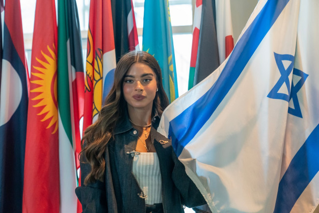 Den israelske sanger Noa Kirel gør grin med Spaniens landshold i den nyudgivne sang "Think you're Messi"