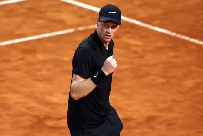 Jannik Sinner sigter efter en historisk femte Masters 1.000-titel som topseedet i Madrid
