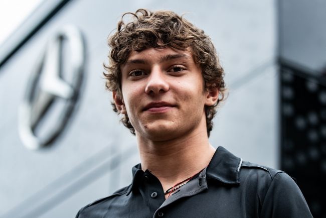 Andrea Kimi Antonelli bliver den yngste polesitter i Formel 1-historien med "hjælp" fra Russell