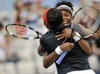 Serena Williams er knust over at have trukket sig tilbage fra Wimbledon double efter turneringen forsinkede deres kamp