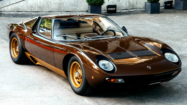 Lamborghini brugte tre år på at restaurere en af deres egne biler