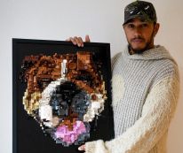media/77/lewishamiltontouched_4697703t.jpg
