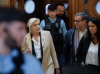 Marine Le Pen-ankesagen slutter med pr&aelig;sidentkampagnen i 2027 h&aelig;ngende i en tynd tr&aring;d