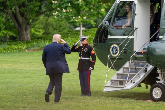 Trump fremlægger et rekordstort militærbudget på 1,5 billioner dollars for 2027 (op fra 900 mia. dollars i 2026)