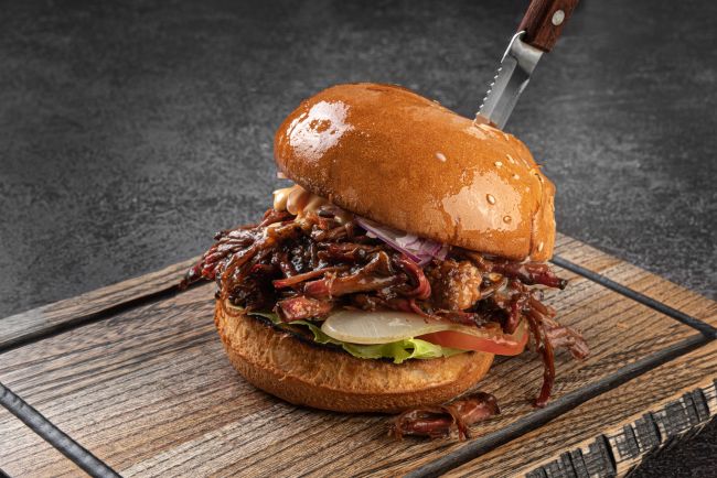 BBQ-elskere smadrer Guinness verdensrekord for flest pulled pork-sandwich serveret på 8 timer