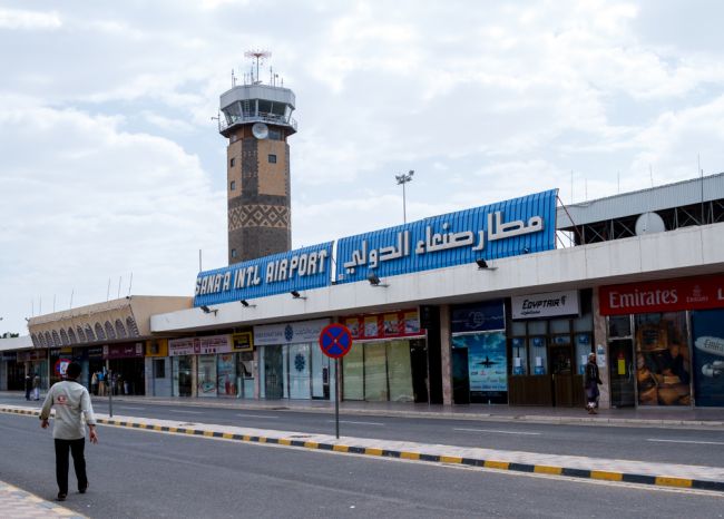 Israel deaktiverer Sanaa lufthavn som svar på houthi-missilangreb