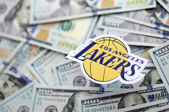 Los Angeles Lakers bliver solgt igen: nu til Josh Kushner og Bob Iger for 12,5 milliarder dollars