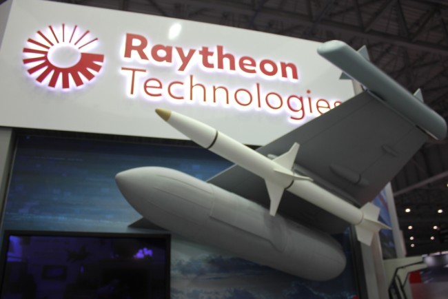 Trump går efter Raytheon og truer med at skære kontrakter over aktietilbagekøb