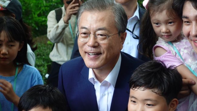 Sydkoreas tidligere præsident Moon kalder bestikkelsesanklager for et politisk drevet angreb
