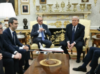 Trump truer med at stoppe handlen med Spanien p&aring; grund af strid om milit&aelig;rbasen