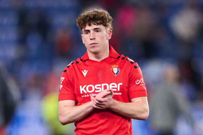 Den spanske kantspiller Víctor Muñoz er Liverpools første signering med Iraola