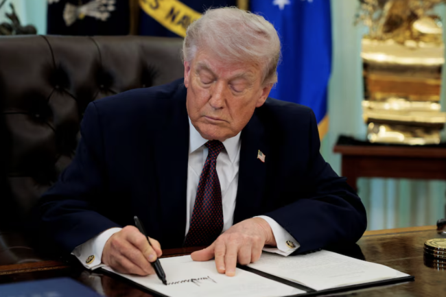 Trump siger, at USA stærkt overvejer at trække sig ud af NATO