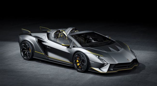 Lamborghini har afsløret to nye biler for at markere afslutningen på V12-æraen