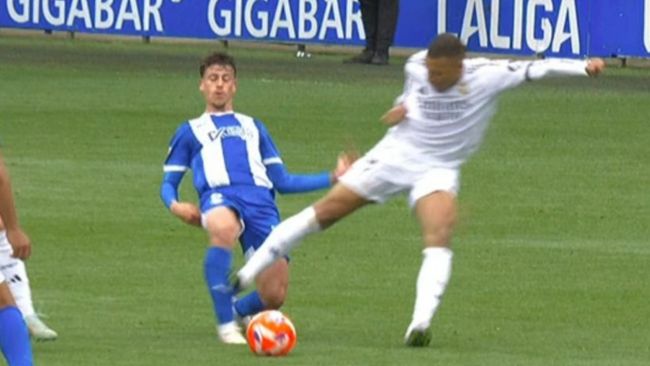 Mbappé får sit første røde kort siden 2019 efter en skræmmende fejl, der vil få yderligere konsekvenser