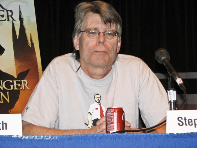 Stephen King undskylder for at have sagt, at "Charlie Kirk gik ind for stening af homoseksuelle"