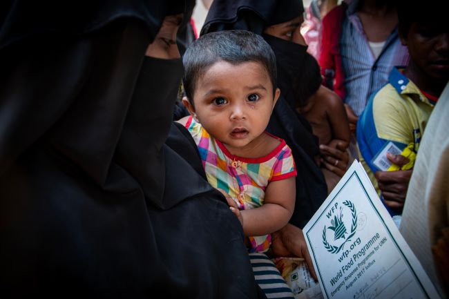 Rohingya-flygtninge i Bangladesh står over for en truende krise, da mangel på nødhjælp truer overlevelsen