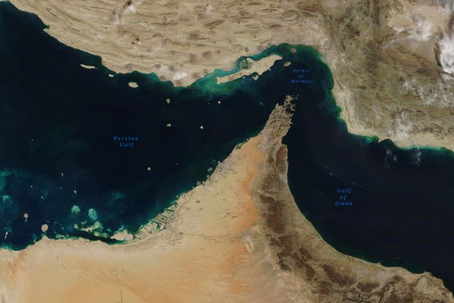 Iran angrer en amerikansk base som reaktion på luftangreb