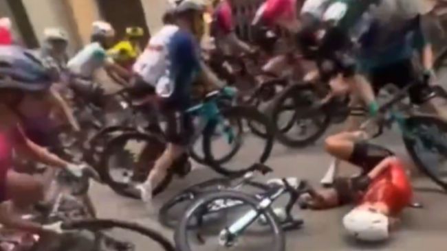 Kvinde skubbede en cykelrytter i løb i Spanien var utilsigtet, siger lokale medier