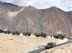 Sp&aelig;ndingerne eskalerer, mens Indien og Pakistan udveksler ild over gr&aelig;nsen til Kashmir